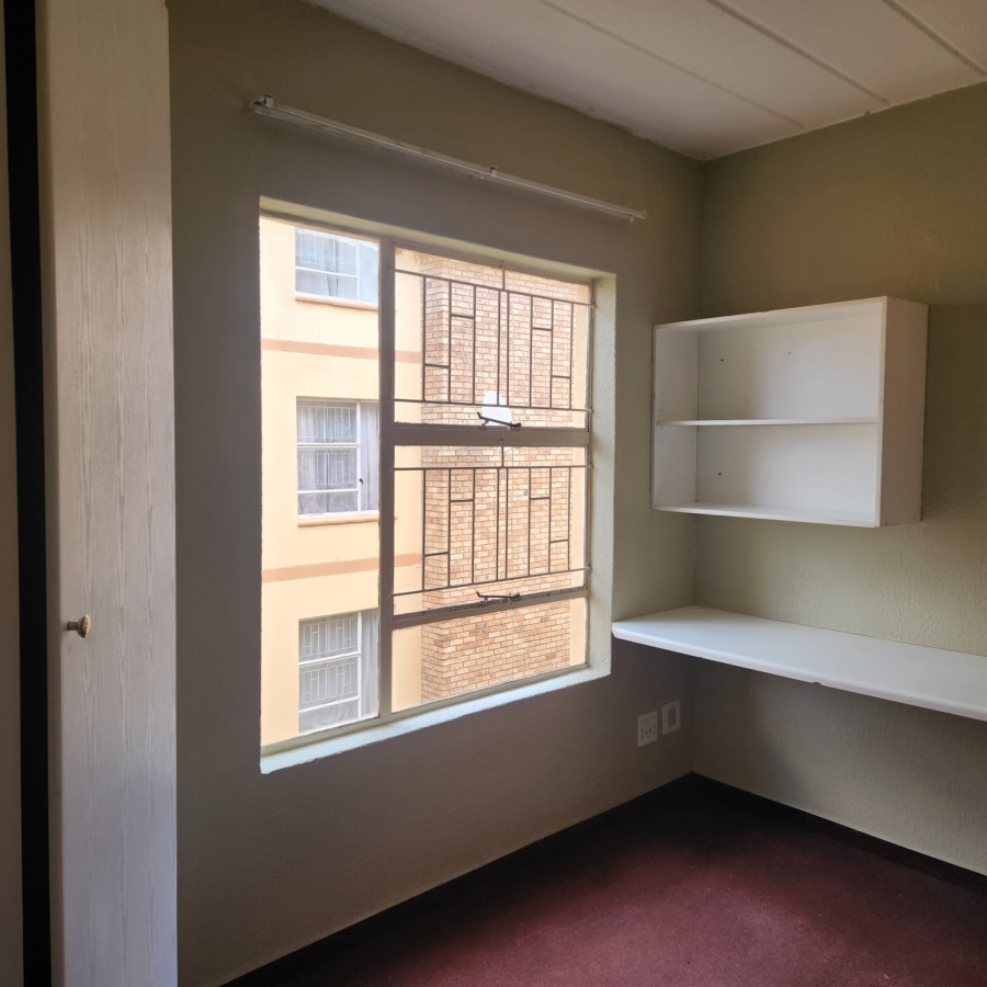To Let 2 Bedroom Property for Rent in Kannoniers Park North West